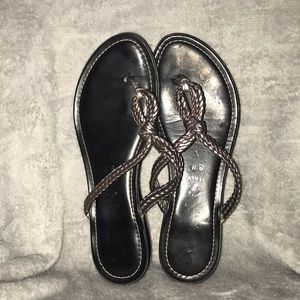 Nice sandals with a knotted top